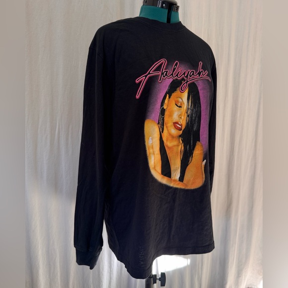 Black Long Sleeve Graphic Aaliyah Shoe Palace Music Conert Tee size L crew neck - Picture 2 of 9